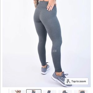 NWOT Fleo 25” leggings